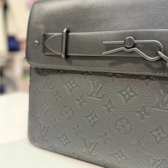 Louis Vuitton Monogram Taurillon Pochette Steamer - Picture 4 of 13